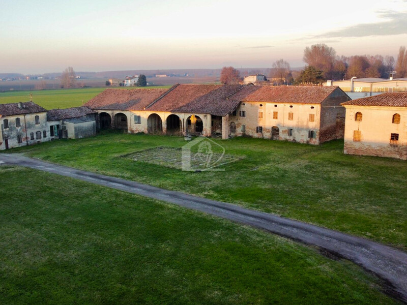 Rustico/casale in vendita a Suzzara Corte Rozza a Tabellano